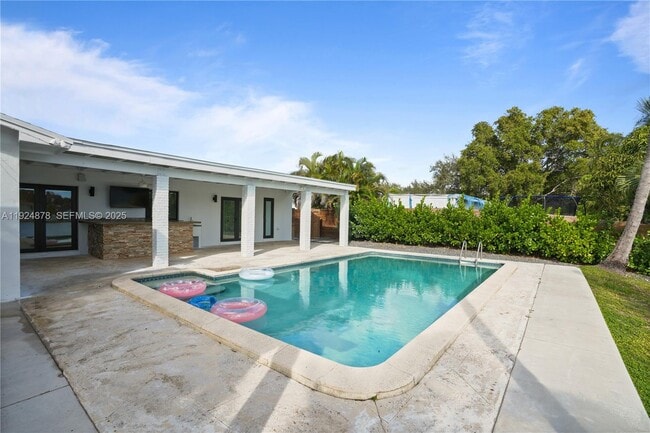 Building Photo - 19911 SW 82nd Pl