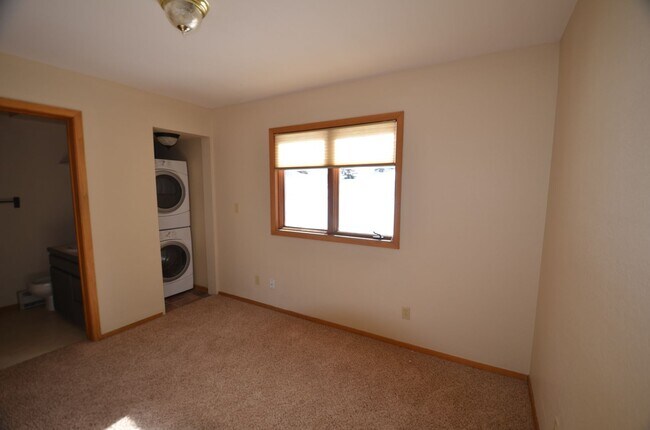 Building Photo - 416 Fuller Placer Rd