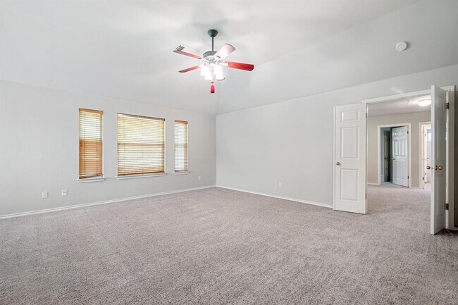 Building Photo - 4229 Kingsburg Dr