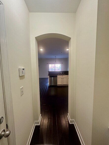Building Photo - 402 Valley Spring Dr
