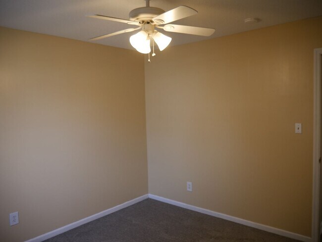 Building Photo - 1600 Windsong Ct
