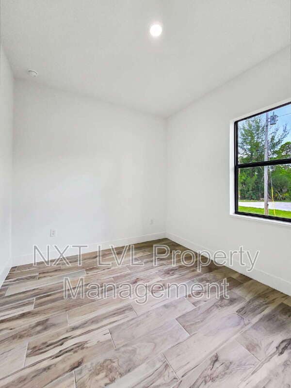 Building Photo - 4113 Kismet Pkwy W