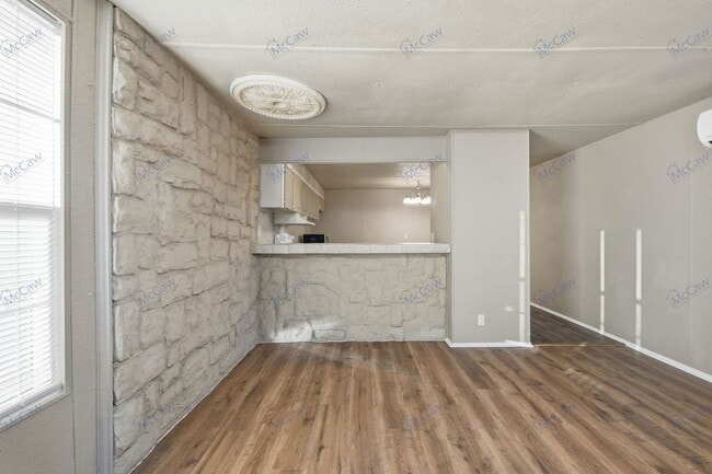 Building Photo - 1307 Oakridge Rd