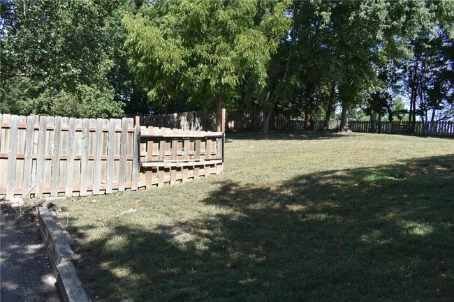 Building Photo - 16407 Westglen Farms Dr