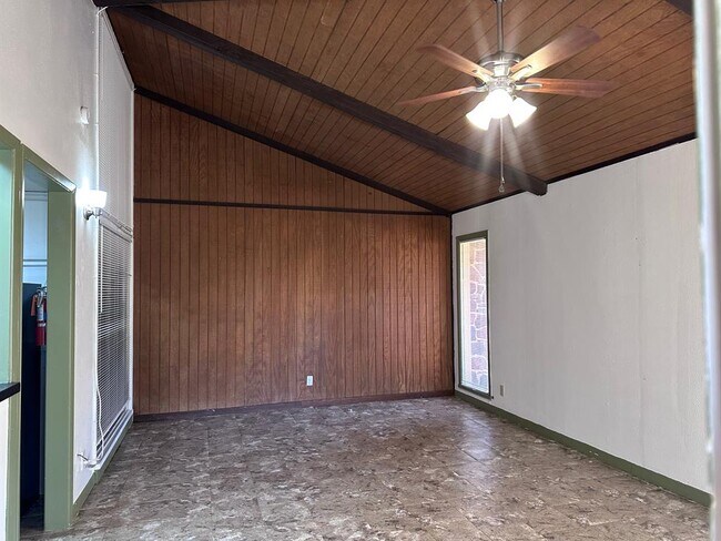 Building Photo - 126 Conference Dr