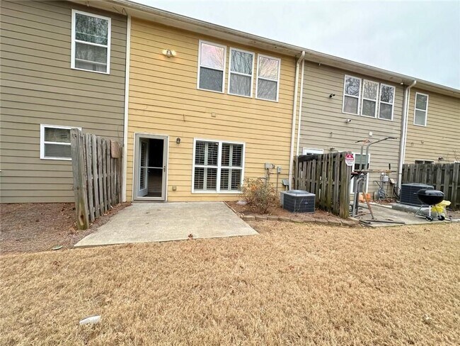 Building Photo - 2089 Lakeshore Overlook Dr
