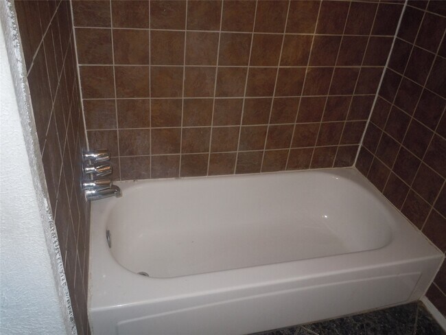 Building Photo - 5422 Thrush Dr