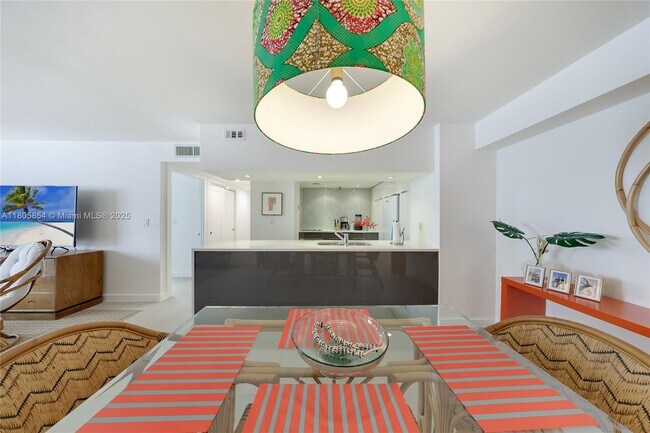 Building Photo - 1621 Collins Ave
