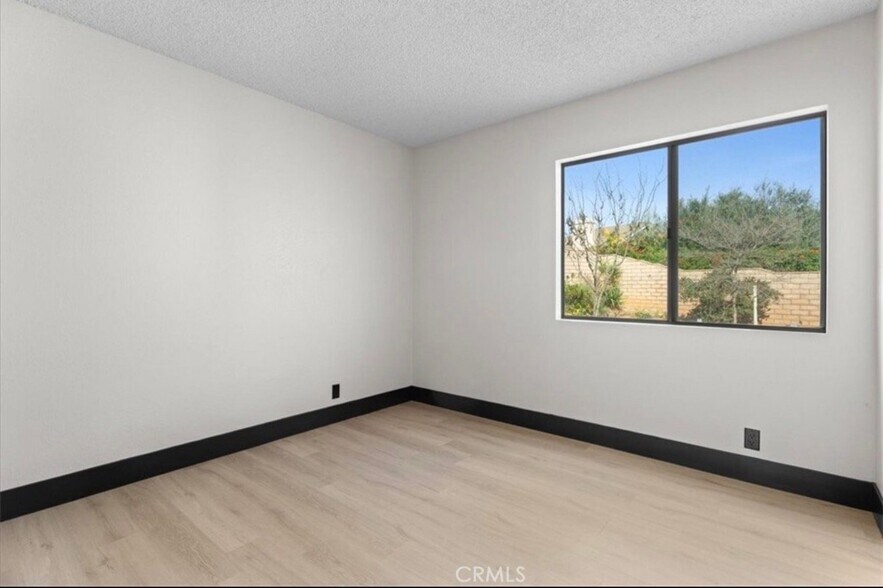 Building Photo - 120 Sandpoint Ln