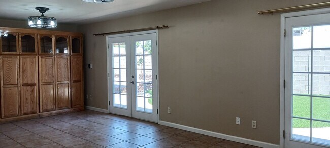 Building Photo - Beautifully Crafted 3 Bed 2 Bath Home in T...