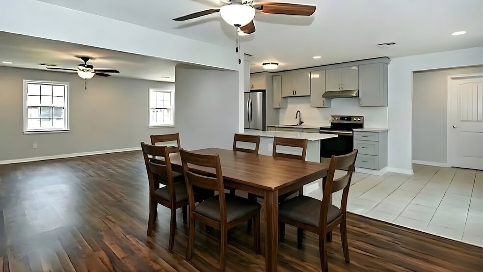 Building Photo - 3834 Cambridge St