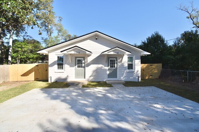 Building Photo - Renovated 1/1 Close to FSU Campus