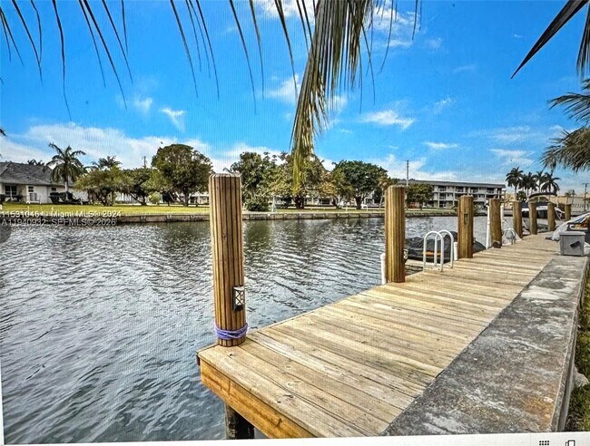 Building Photo - 455 Golden Isles Dr