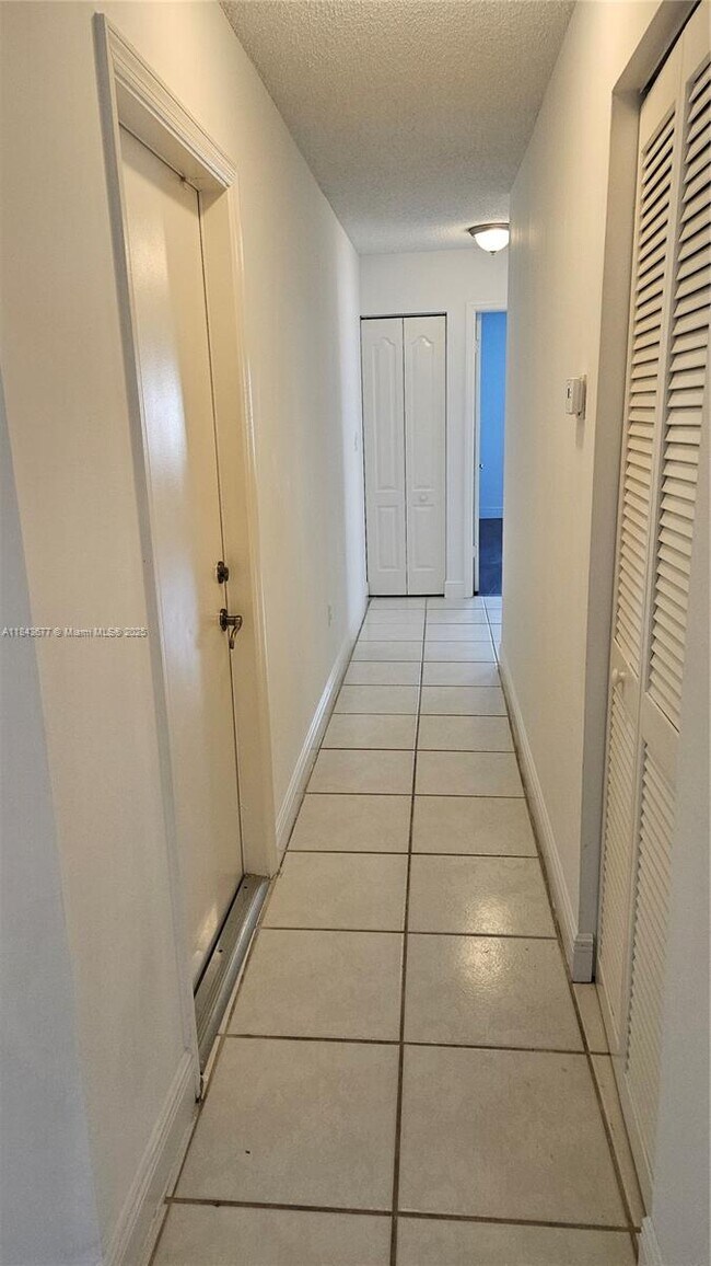 Building Photo - 5084 NW 112th Ct