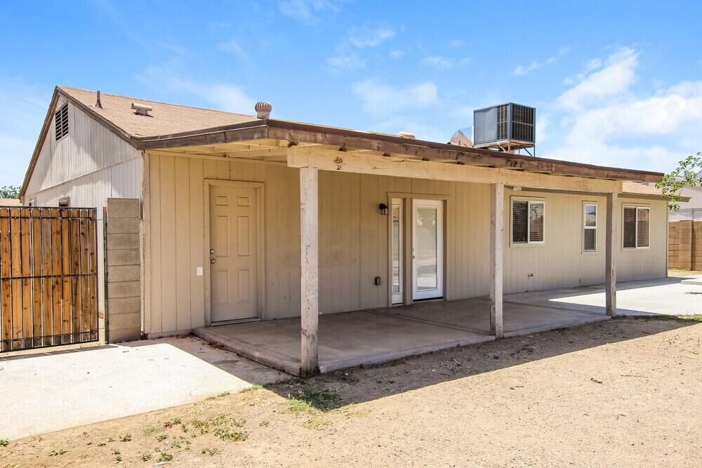 Building Photo - 7014 W Canterbury Dr