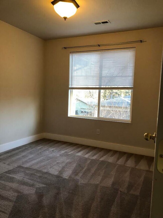 Building Photo - Charming 2br 1.5ba Two Level Condo in District 12 with Fenced Yard