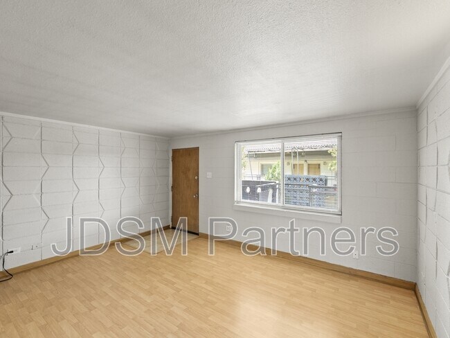 Building Photo - 2860 W 32nd Ave