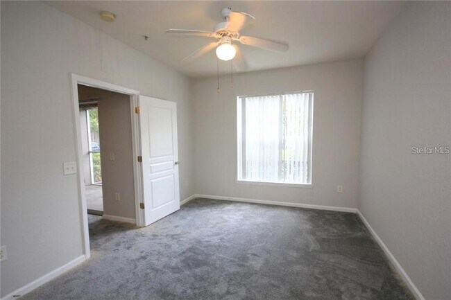 Building Photo - 9401 Crescent Loop Cir