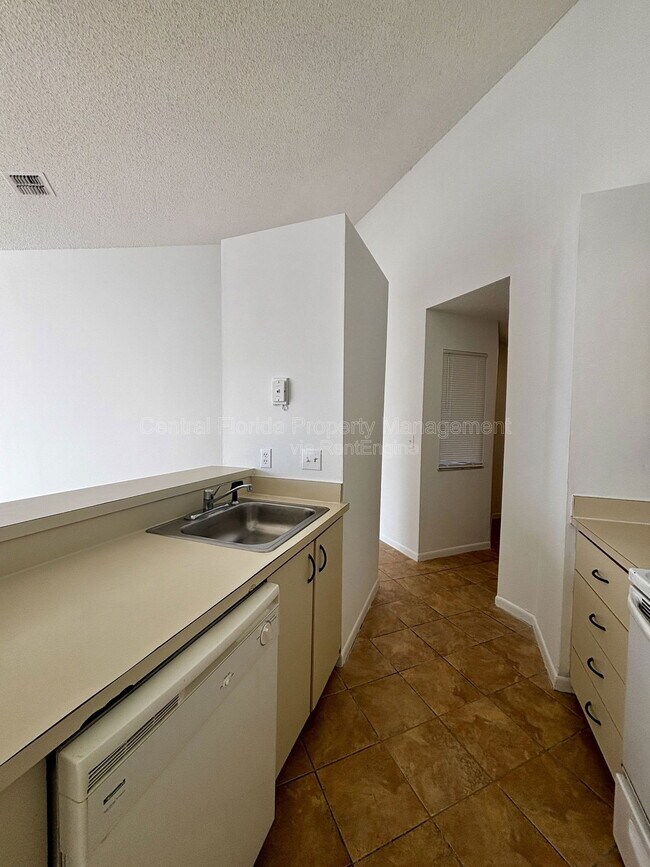 Building Photo - 2504 Woodgate Blvd