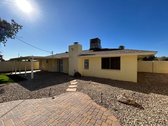 Building Photo - 5015 N 13th Ave