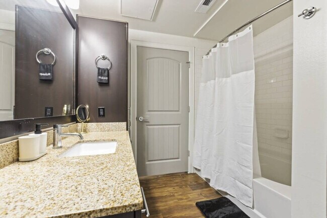 Building Photo - 5445 Town and Country Blvd