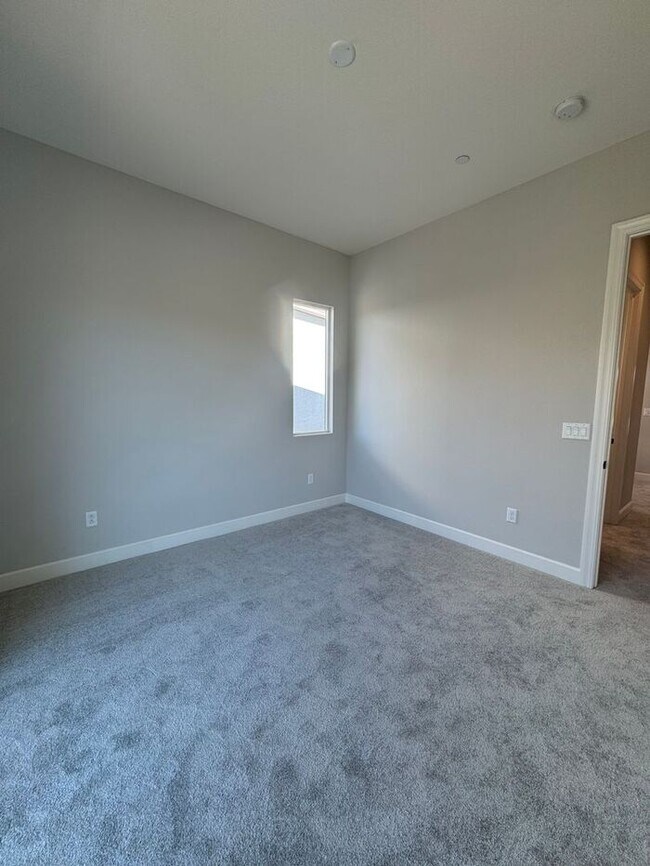 Building Photo - 1521 Golf Club Dr