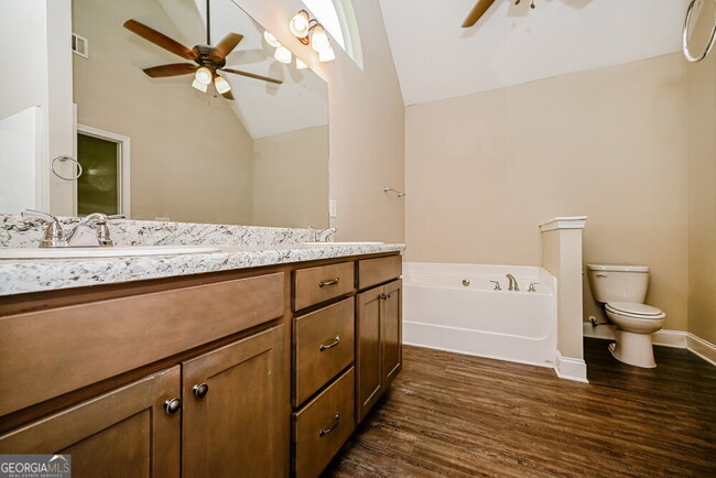 Building Photo - 320 Woodland Ridge Cir