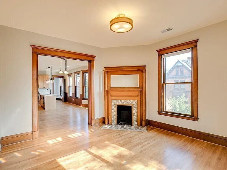 Living Room - 1609 Elliot Ave