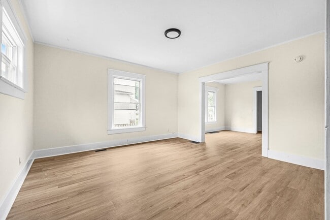 Building Photo - 3 bedroom house in Kendallville! CHRISTMAS SPECIAL!!