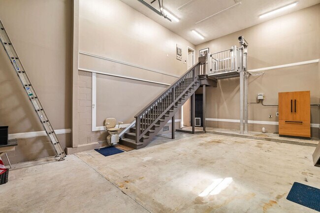 Building Photo - 430 Arricola Ave