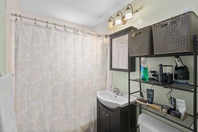 Building Photo - Modern unit with great location in heart of Allston available 9/1/26