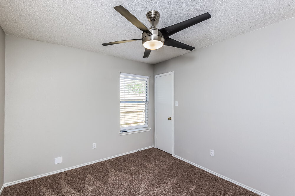 Building Photo - 10501 Shadywood Dr