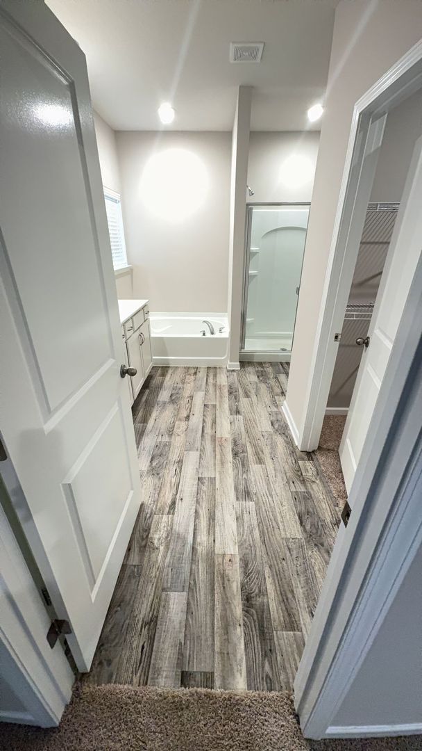 Building Photo - Stunning Spacious 4 bedroom 3 bath home in Oakland