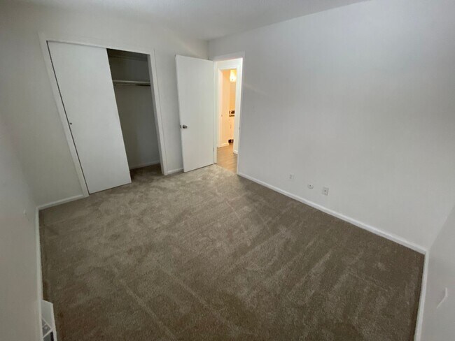 Building Photo - Spacious 3 bed home in Littleton