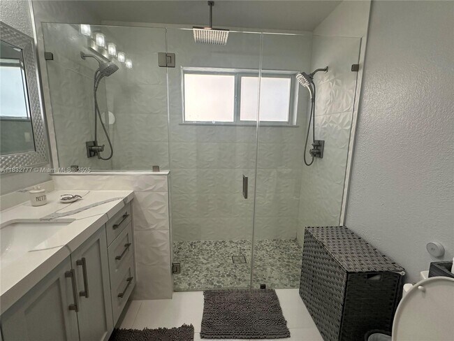 Building Photo - 541 SW 89th Ct