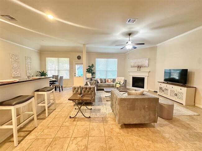 Building Photo - 6818 Pear Point Ln