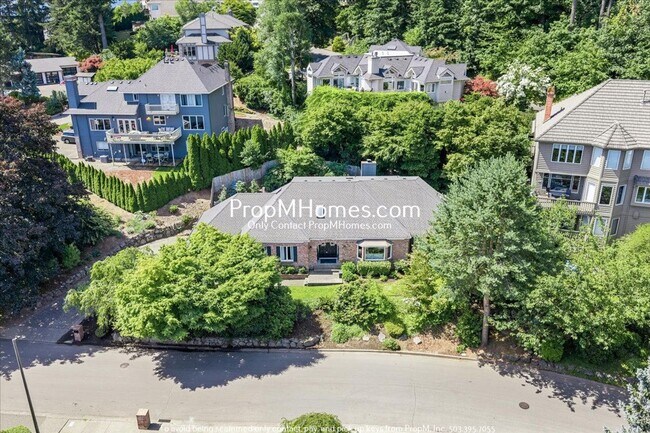 Building Photo - 17981 SW Meadowlark Ln