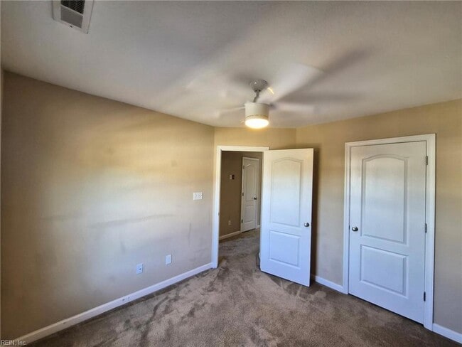 Building Photo - 279 Tigerlilly Dr
