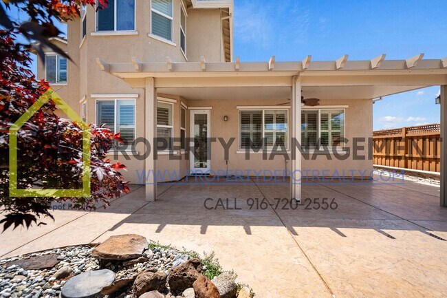 Building Photo - Stunning Custom 5-Bedroom, 3-Bath Home in ...