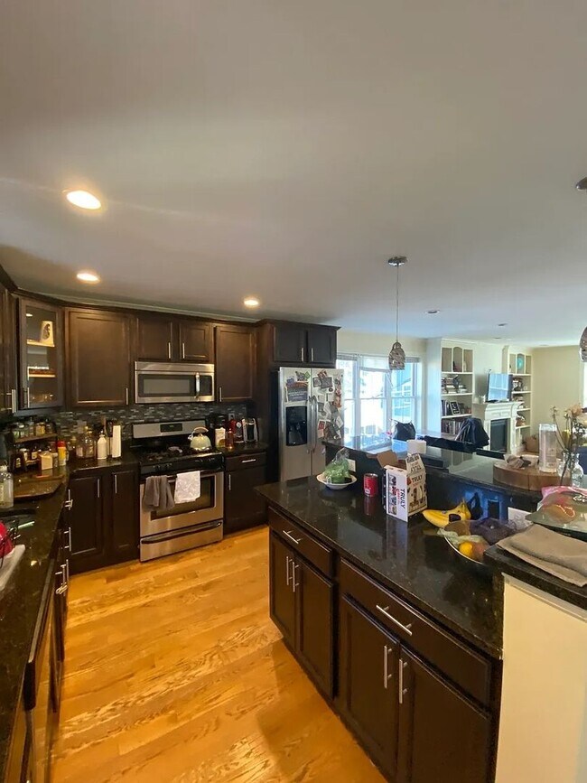 Building Photo - No Brokers Fee, No Security Deposit, In-Unit Washer and Dryer, Central Heat/AC, One Parking is In...