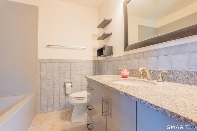 Building Photo - 9 Pleasant St