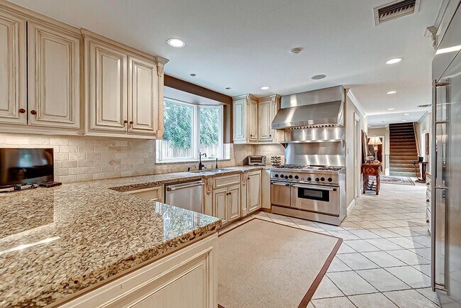 Building Photo - 9310 Oakford Ct