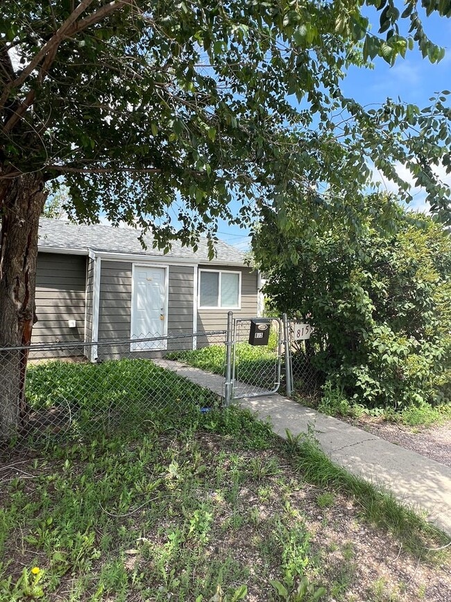 Building Photo - ***Applications Pending***Two-Bedroom dupl...