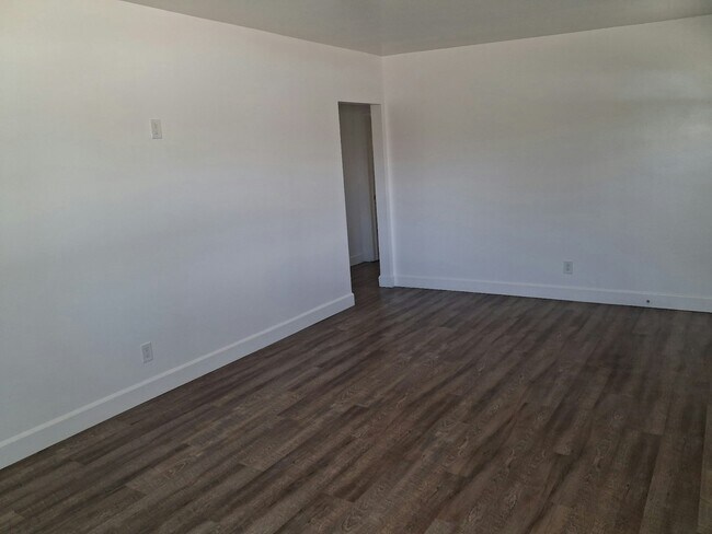 Building Photo - 11010 Knobb Ave