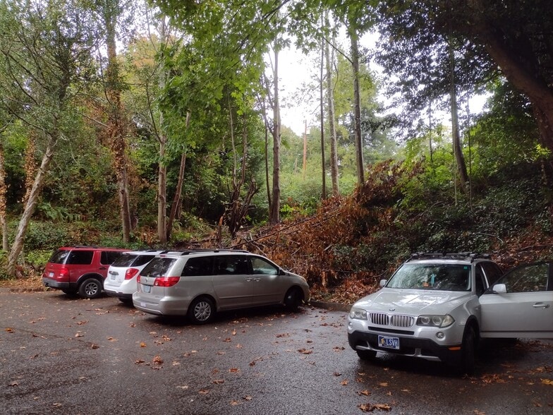 off street parking - 1037 Vine Ave