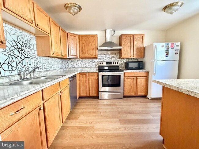 Building Photo - 13612 Lindendale Rd