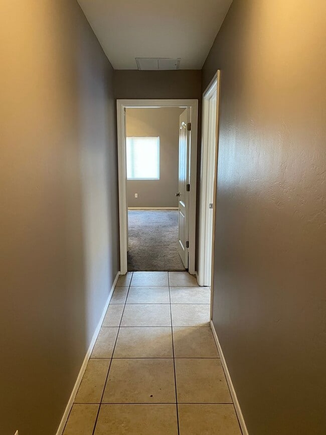 Building Photo - Lovely 4 Bedroom 2 Bath Home!