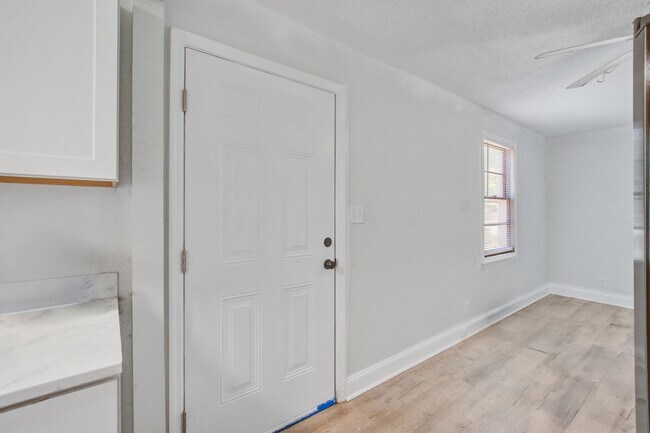 Building Photo - 7221 Patricia Dr