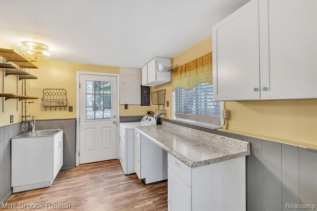 Building Photo - 978 Panorama Dr