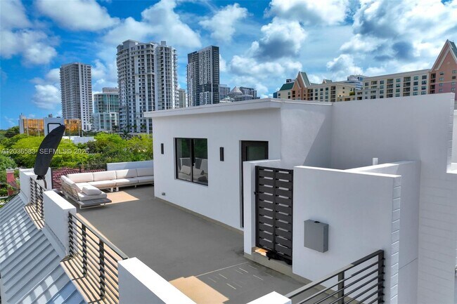 Building Photo - Northeast 2nd Street, Fort Lauderdale, FL 33301 - 3 BR 4 BA townhouse